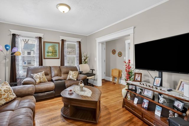 35-37 Narragansett St, Springfield, MA 01107