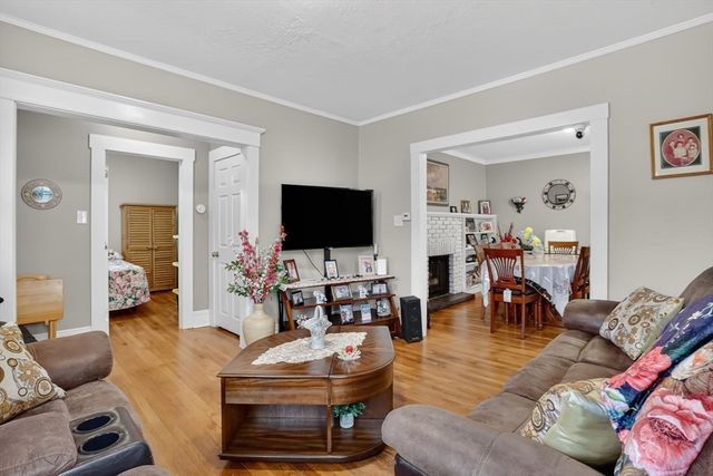 35-37 Narragansett St, Springfield, MA 01107