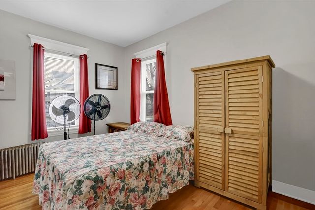 35-37 Narragansett St, Springfield, MA 01107
