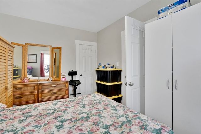 35-37 Narragansett St, Springfield, MA 01107