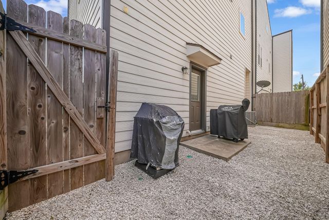 5916 Petty Street A, Houston, TX 77007