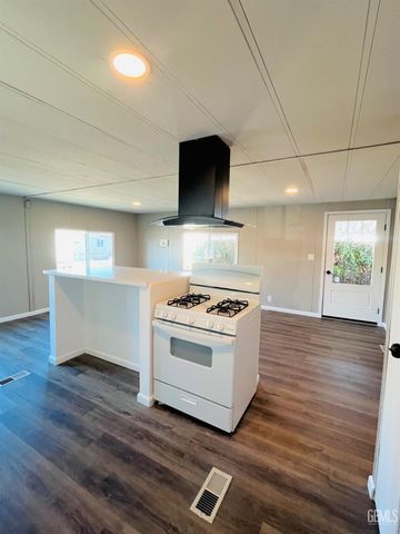 144 Torrey Pines Lane, Bakersfield, CA 93308