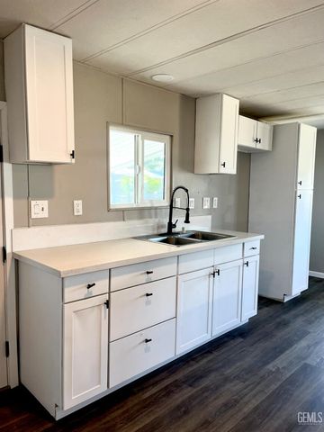 144 Torrey Pines Lane, Bakersfield, CA 93308