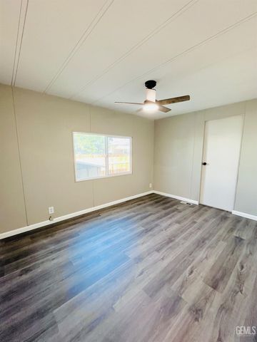 144 Torrey Pines Lane, Bakersfield, CA 93308