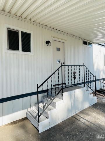 144 Torrey Pines Lane, Bakersfield, CA 93308