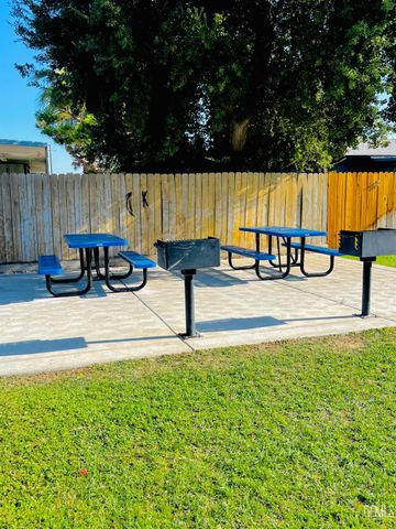 144 Torrey Pines Lane, Bakersfield, CA 93308