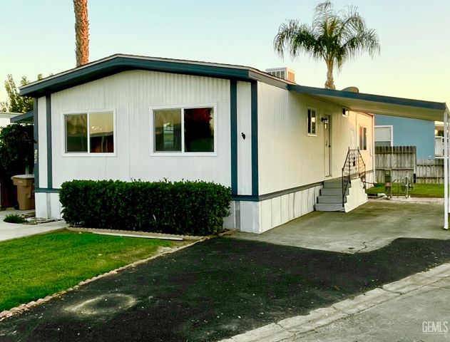 144 Torrey Pines Lane, Bakersfield, CA 93308