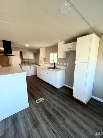 144 Torrey Pines Lane, Bakersfield, CA 93308