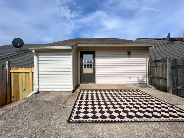 3332 Fox Trace Road, Lexington, KY 40515