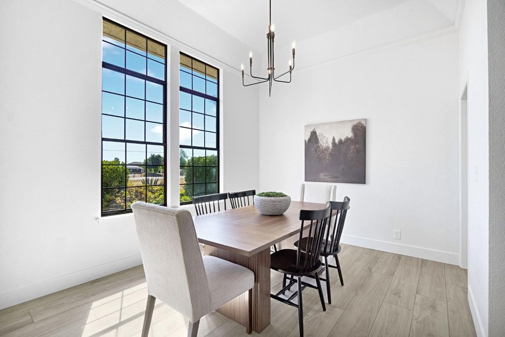 Image 10 of property listing at 16936 Karen Road, Madera, CA 93636