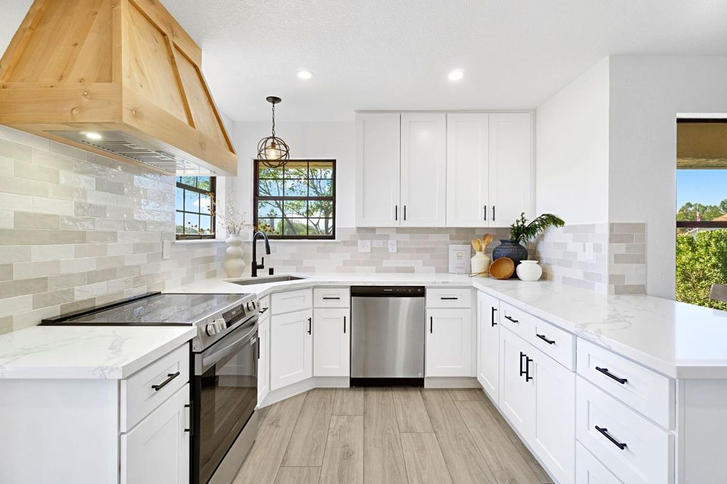 Image 14 of property listing at 16936 Karen Road, Madera, CA 93636
