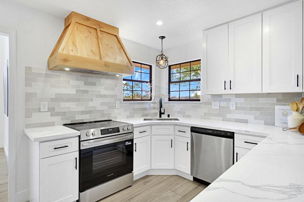 Image 15 of property listing at 16936 Karen Road, Madera, CA 93636