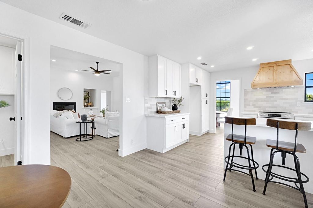 Image 20 of property listing at 16936 Karen Road, Madera, CA 93636