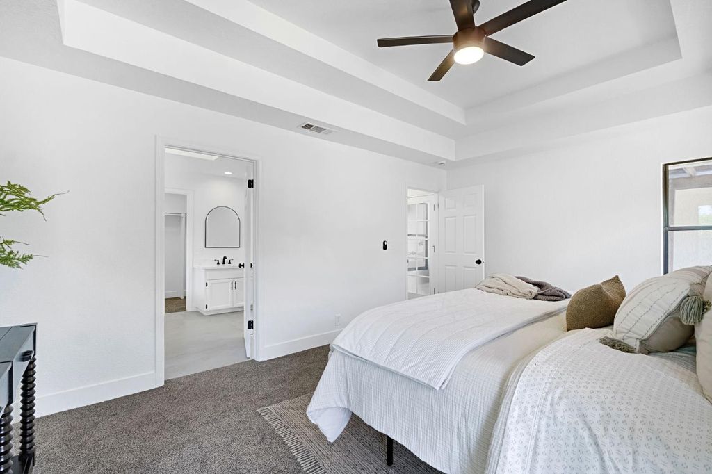 Image 23 of property listing at 16936 Karen Road, Madera, CA 93636
