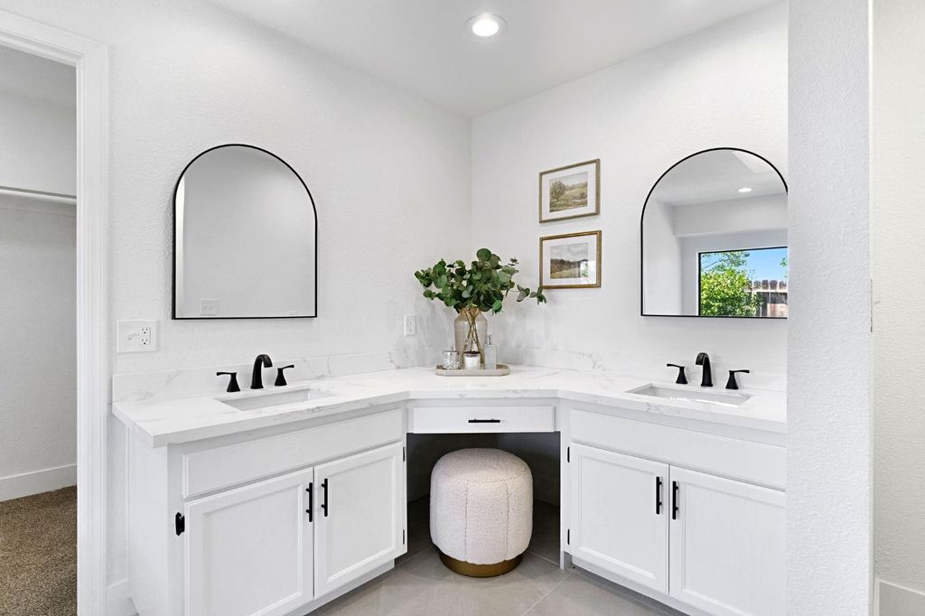 Image 25 of property listing at 16936 Karen Road, Madera, CA 93636