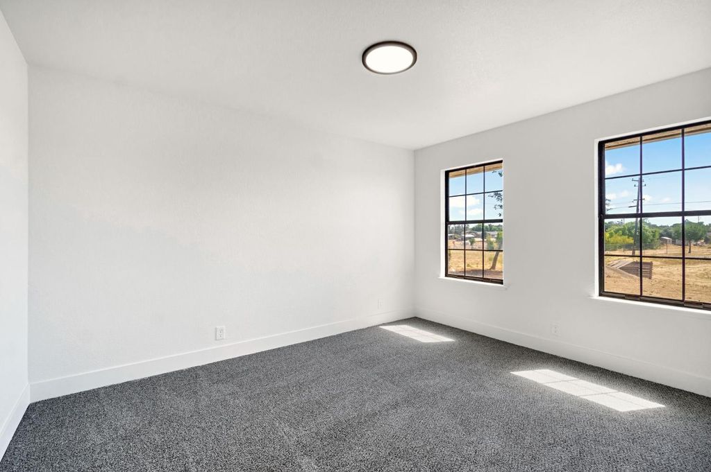 Image 28 of property listing at 16936 Karen Road, Madera, CA 93636