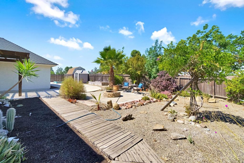 Image 36 of property listing at 16936 Karen Road, Madera, CA 93636