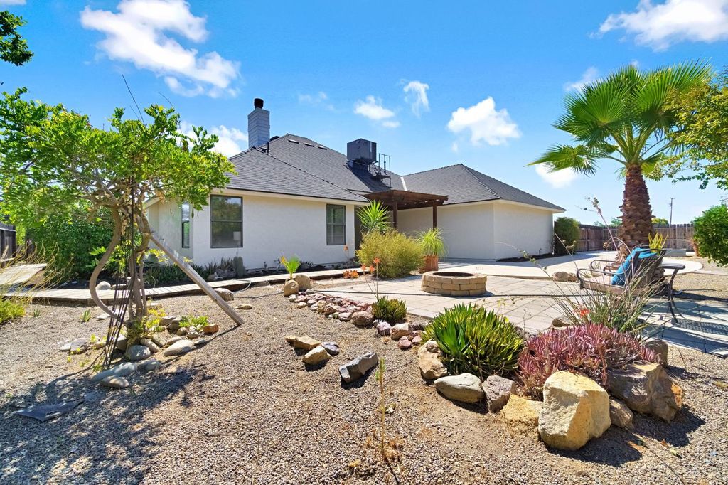 Image 37 of property listing at 16936 Karen Road, Madera, CA 93636