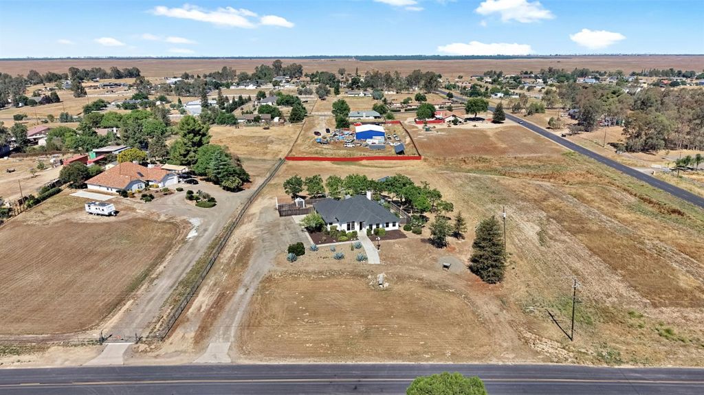 Image 40 of property listing at 16936 Karen Road, Madera, CA 93636