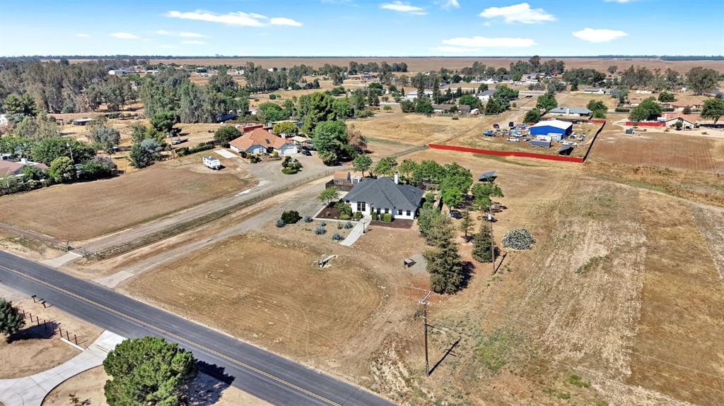 Image 42 of property listing at 16936 Karen Road, Madera, CA 93636