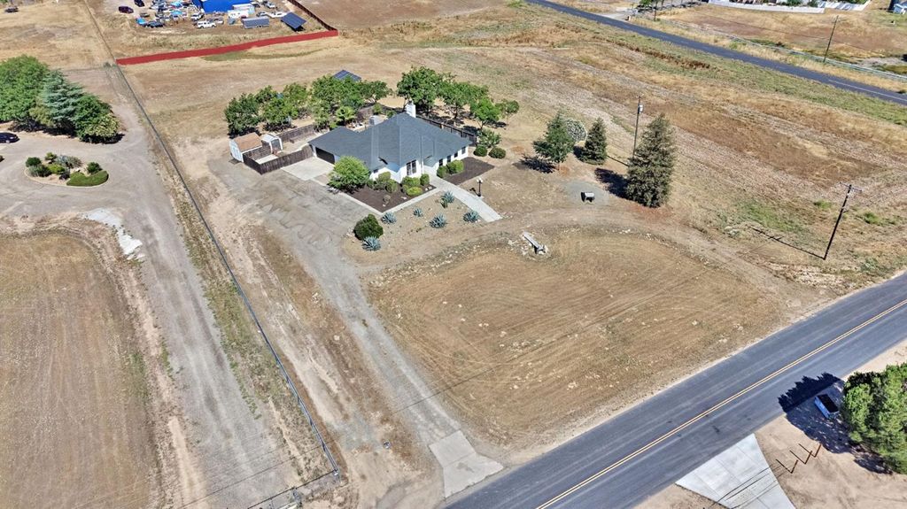Image 43 of property listing at 16936 Karen Road, Madera, CA 93636