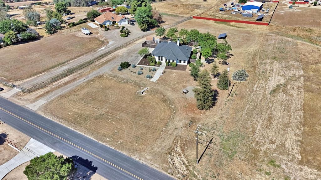 Image 44 of property listing at 16936 Karen Road, Madera, CA 93636