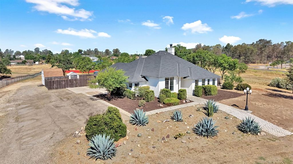 Image 46 of property listing at 16936 Karen Road, Madera, CA 93636
