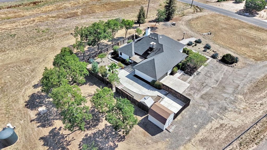 Image 47 of property listing at 16936 Karen Road, Madera, CA 93636