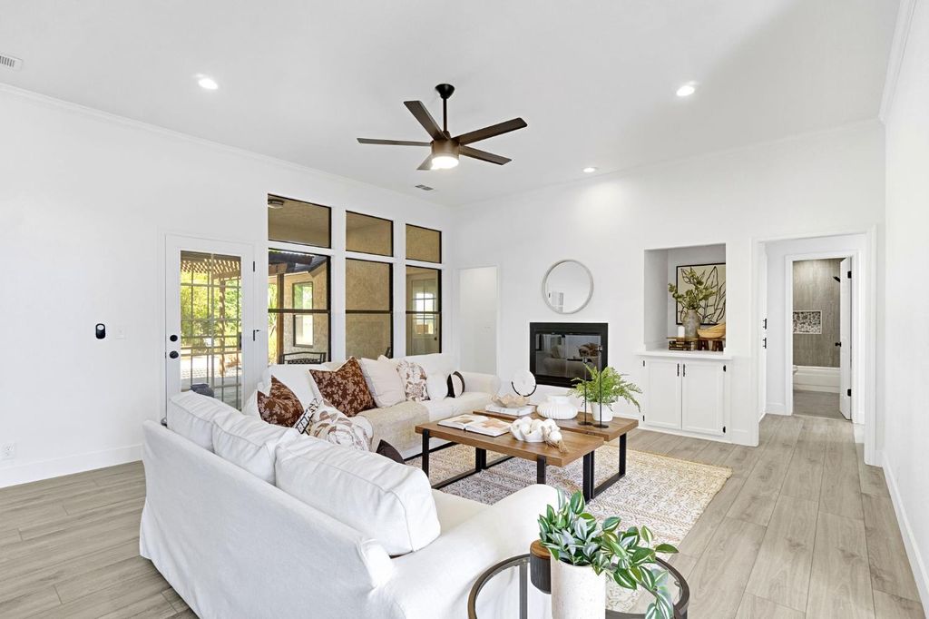 Image 5 of property listing at 16936 Karen Road, Madera, CA 93636