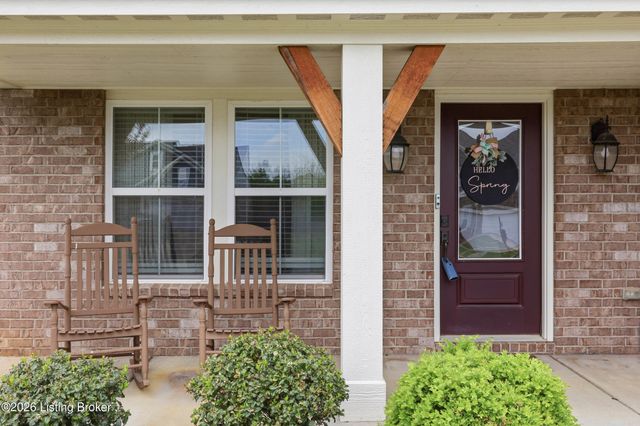 301 Copper Creek Dr, Mt Washington, KY 40047
