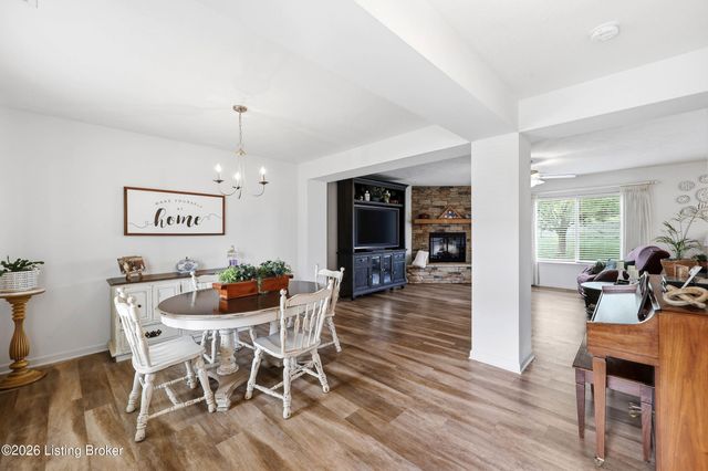 301 Copper Creek Dr, Mt Washington, KY 40047