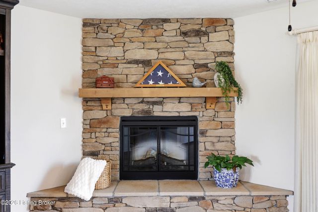 301 Copper Creek Dr, Mt Washington, KY 40047