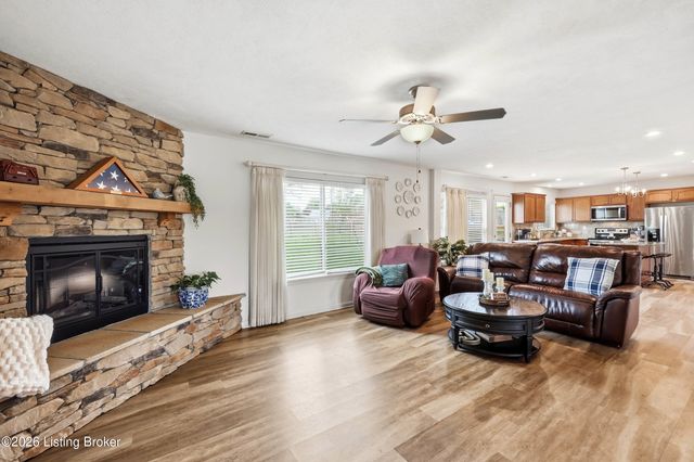 301 Copper Creek Dr, Mt Washington, KY 40047