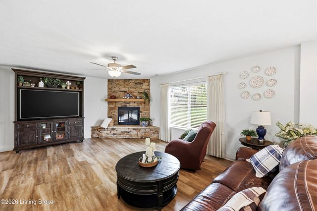 301 Copper Creek Dr, Mt Washington, KY 40047