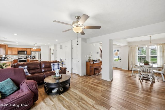 301 Copper Creek Dr, Mt Washington, KY 40047