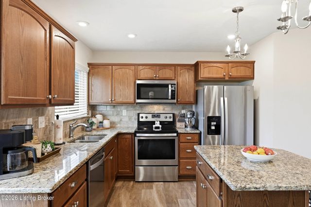 301 Copper Creek Dr, Mt Washington, KY 40047