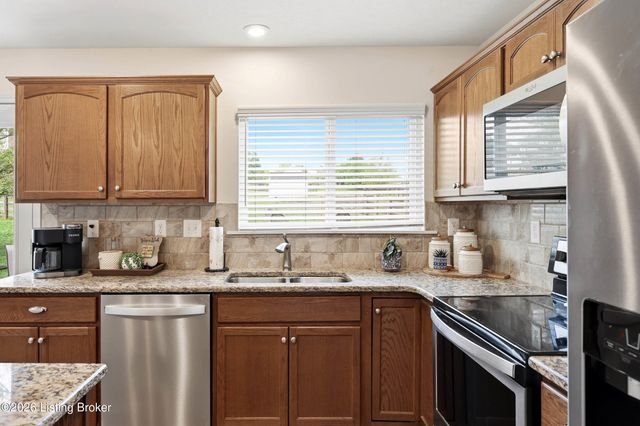 301 Copper Creek Dr, Mt Washington, KY 40047