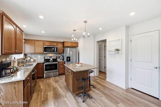 301 Copper Creek Dr, Mt Washington, KY 40047