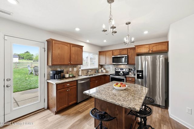 301 Copper Creek Dr, Mt Washington, KY 40047