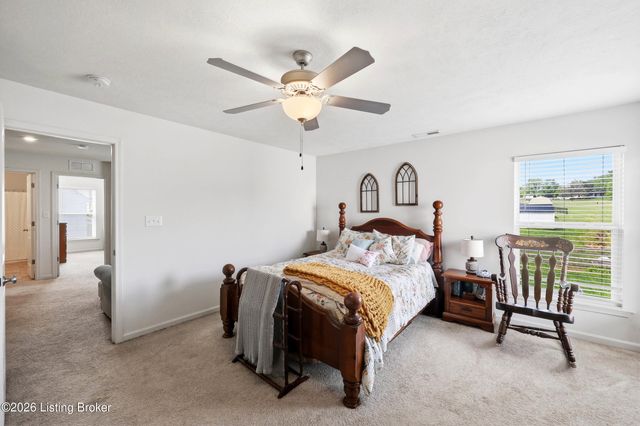 301 Copper Creek Dr, Mt Washington, KY 40047