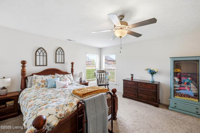 301 Copper Creek Dr, Mt Washington, KY 40047