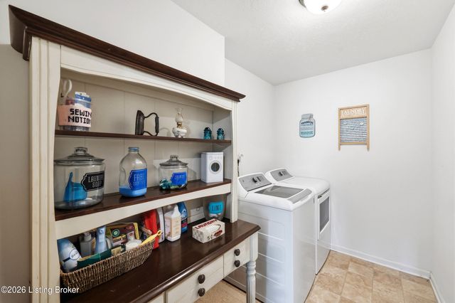 301 Copper Creek Dr, Mt Washington, KY 40047