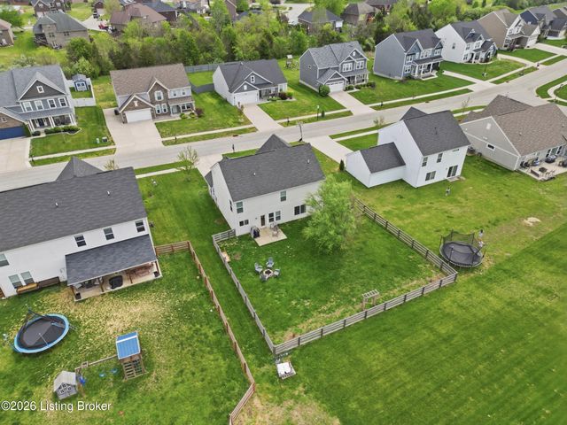 301 Copper Creek Dr, Mt Washington, KY 40047