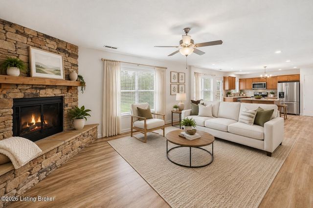 301 Copper Creek Dr, Mt Washington, KY 40047