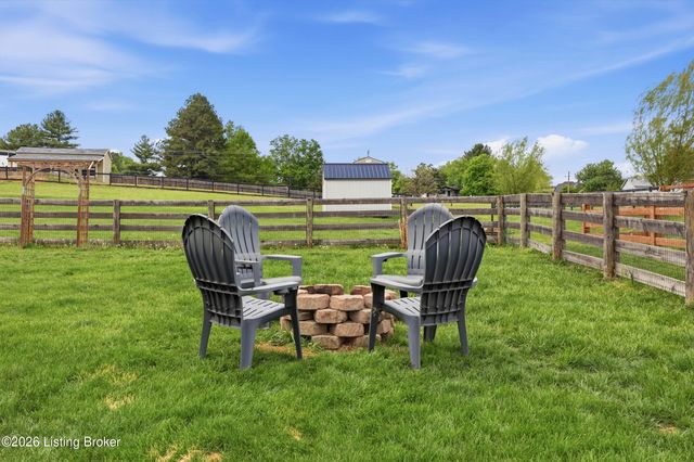 301 Copper Creek Dr, Mt Washington, KY 40047