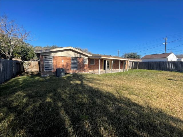 4210 Dolphin Pl, Corpus Christi, TX 78411