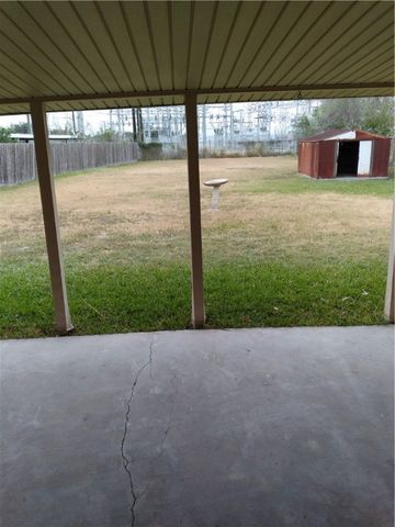 4210 Dolphin Pl, Corpus Christi, TX 78411