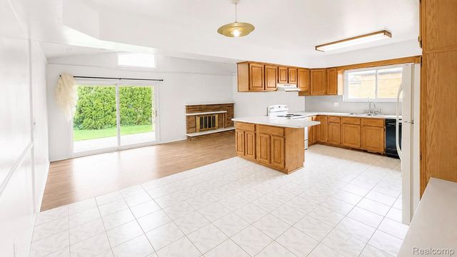 2253 BERNICE Avenue, Warren, MI 48091