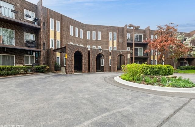 1525 Sander Court 113, Wheeling, IL 60090