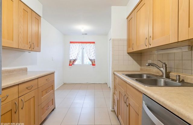 1525 Sander Court 113, Wheeling, IL 60090